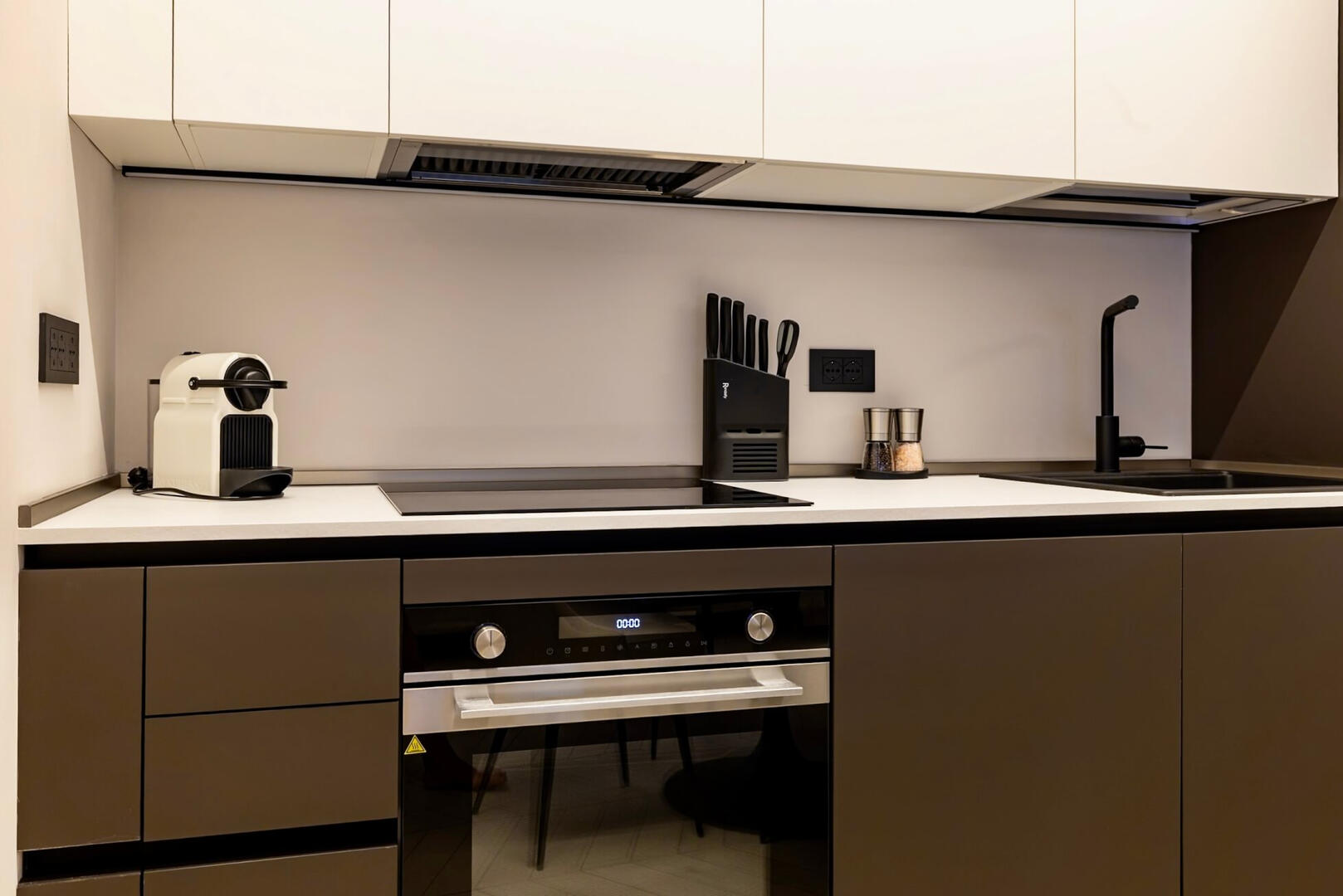 Fully equipped modern kitchen with quality appliances, perfect for cooking and espresso mornings.